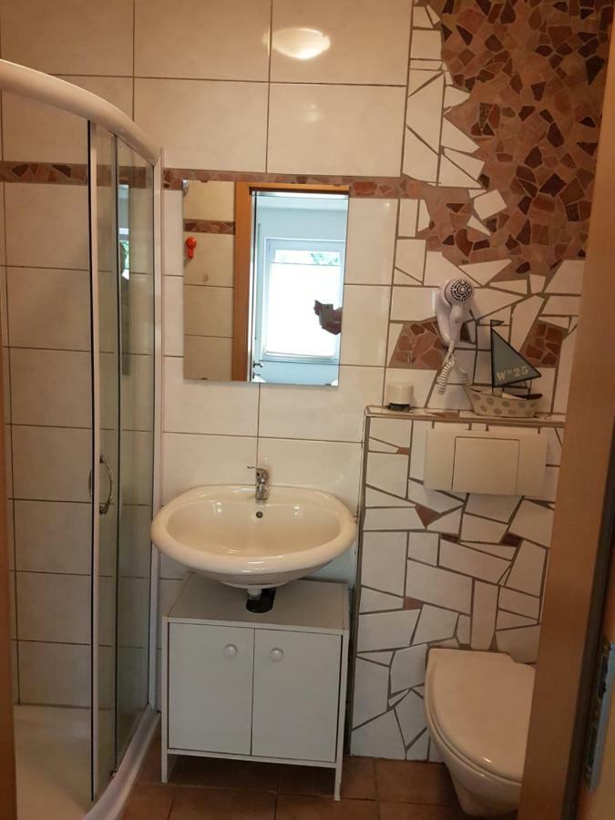 Gaestezimmer Auf Dem Campingplatz Konz Bagian luar foto